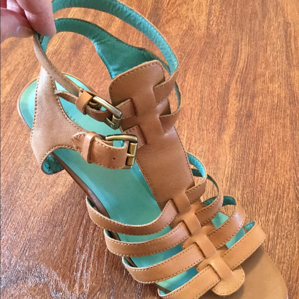 Wrap around ankle shoes
